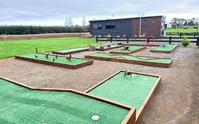 Peachy On Pembroke Stunning Mountains Views With 9 Hole Mini Putt